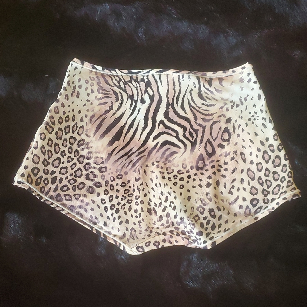 SKIMS FITS EVERYBODY BOYSHORTS  /SIZE:SMALL / COLOR: SAND MULTI ANIMAL